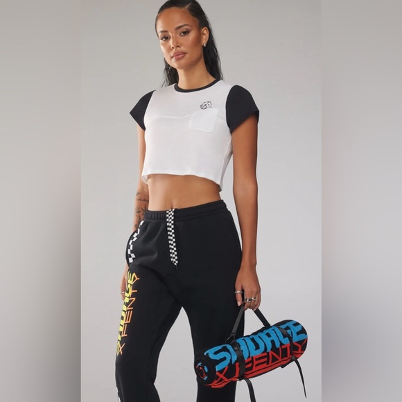 Savage X Fenty Lit Leisure Throw Blanket With Harness - Picture 3 of 6